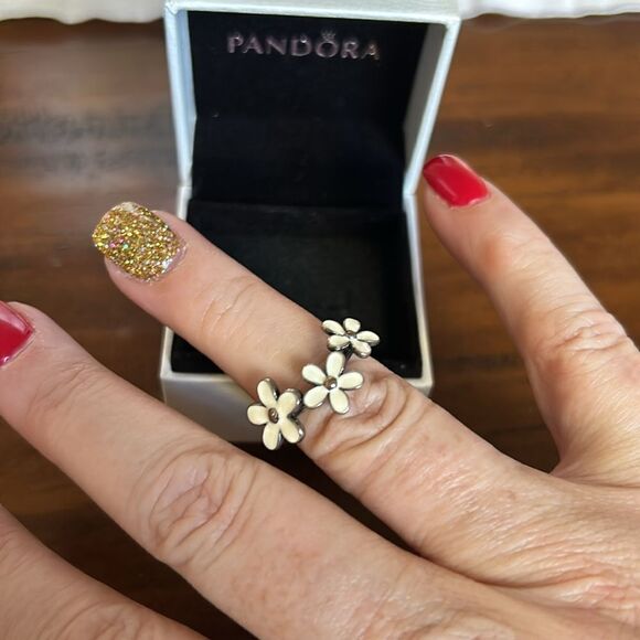 Pandora 3 daisy’s Ring size is 5.5  with original box - Picture 4 of 12